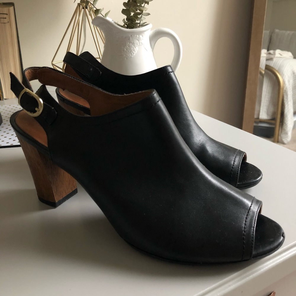Clarks Open-toe Leather Sling Back Wooden Heel